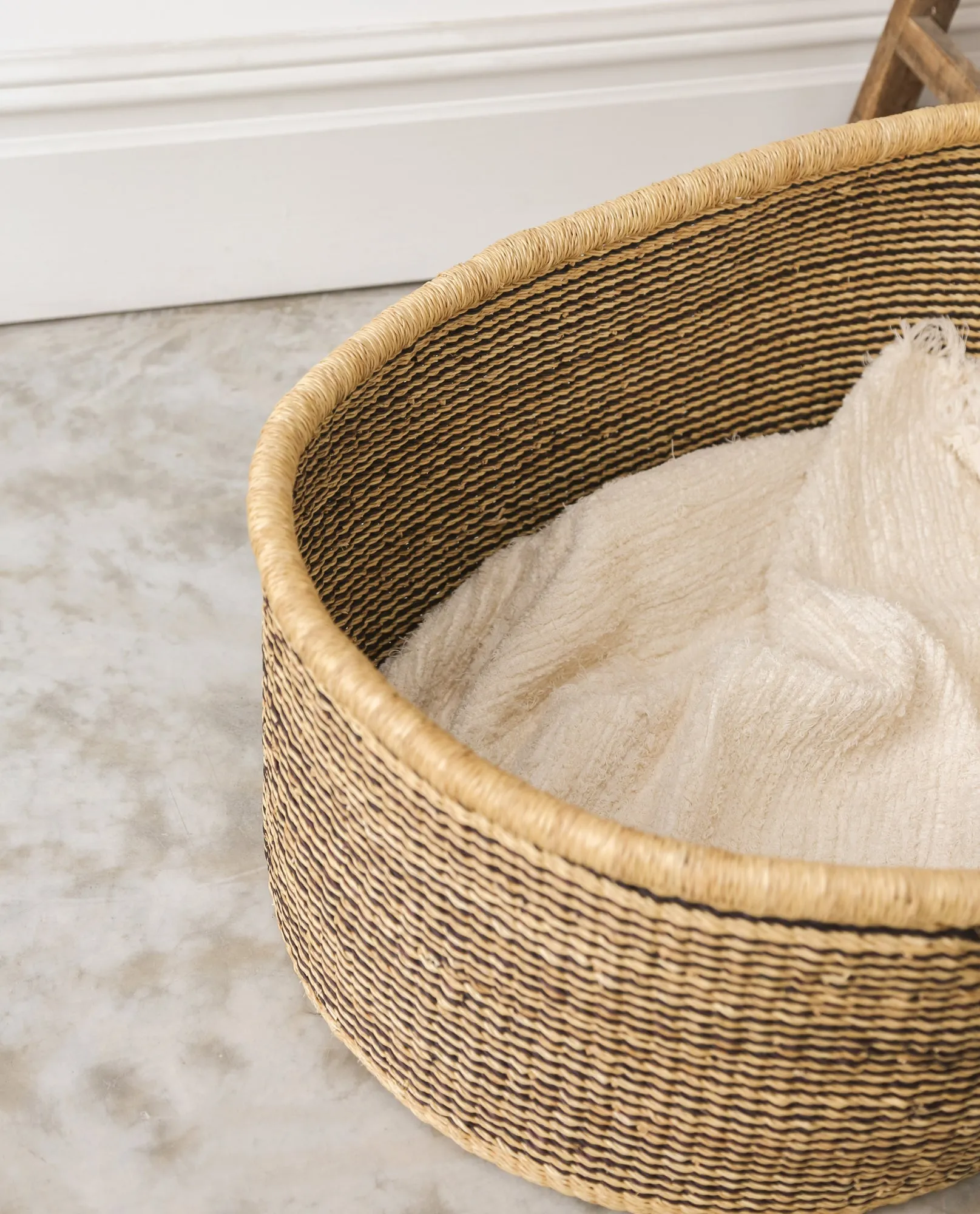 MINZI Handwoven Dog Basket