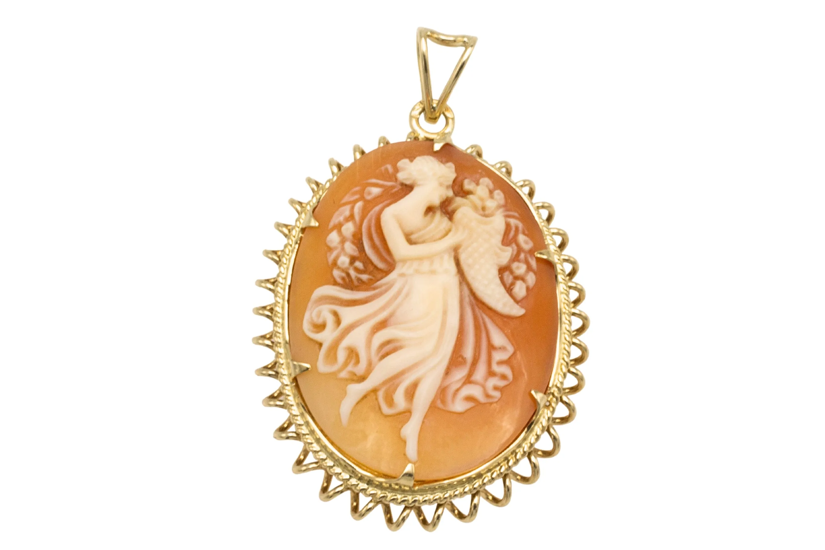 Vintage cameo pendant in 14 carat gold