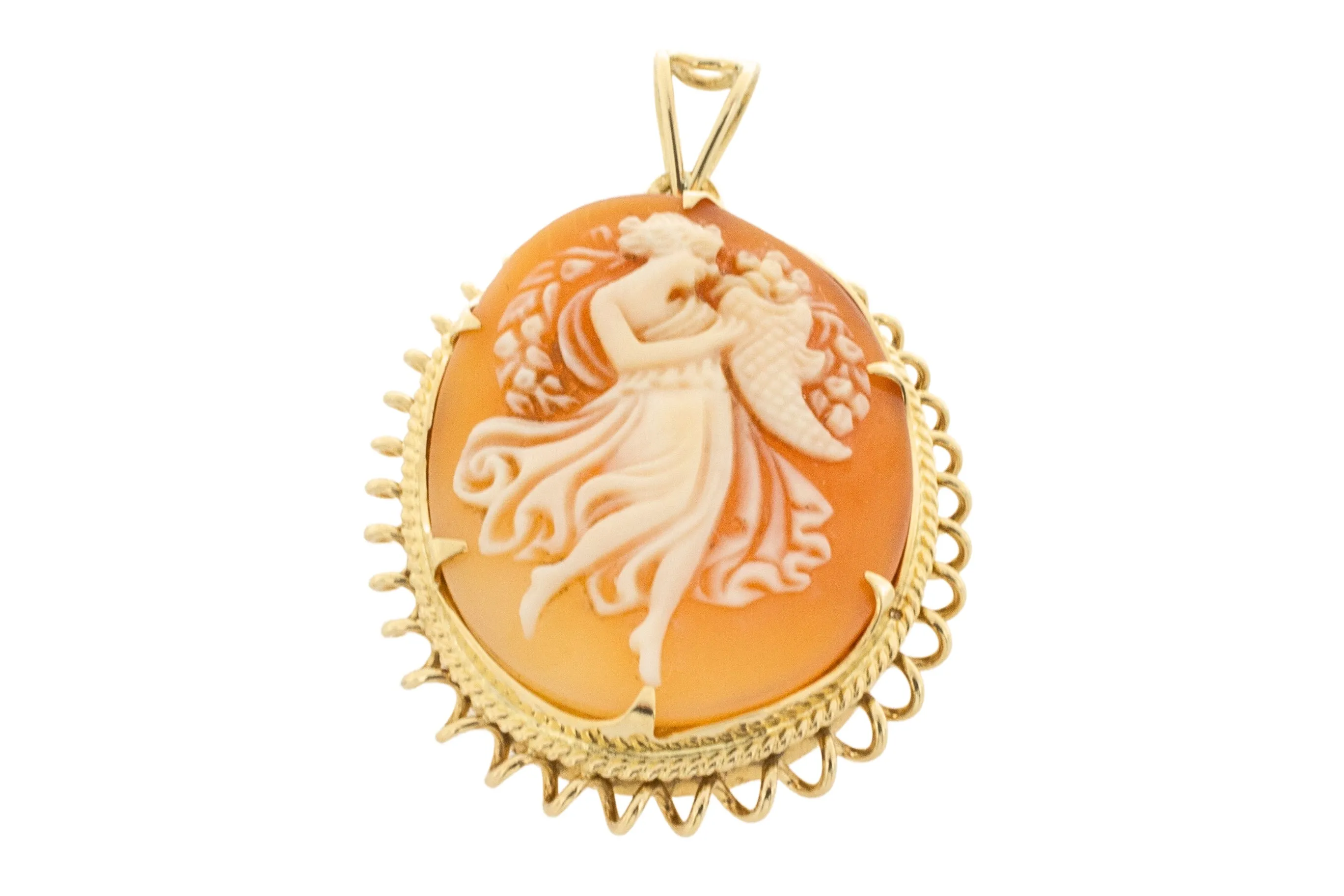 Vintage cameo pendant in 14 carat gold