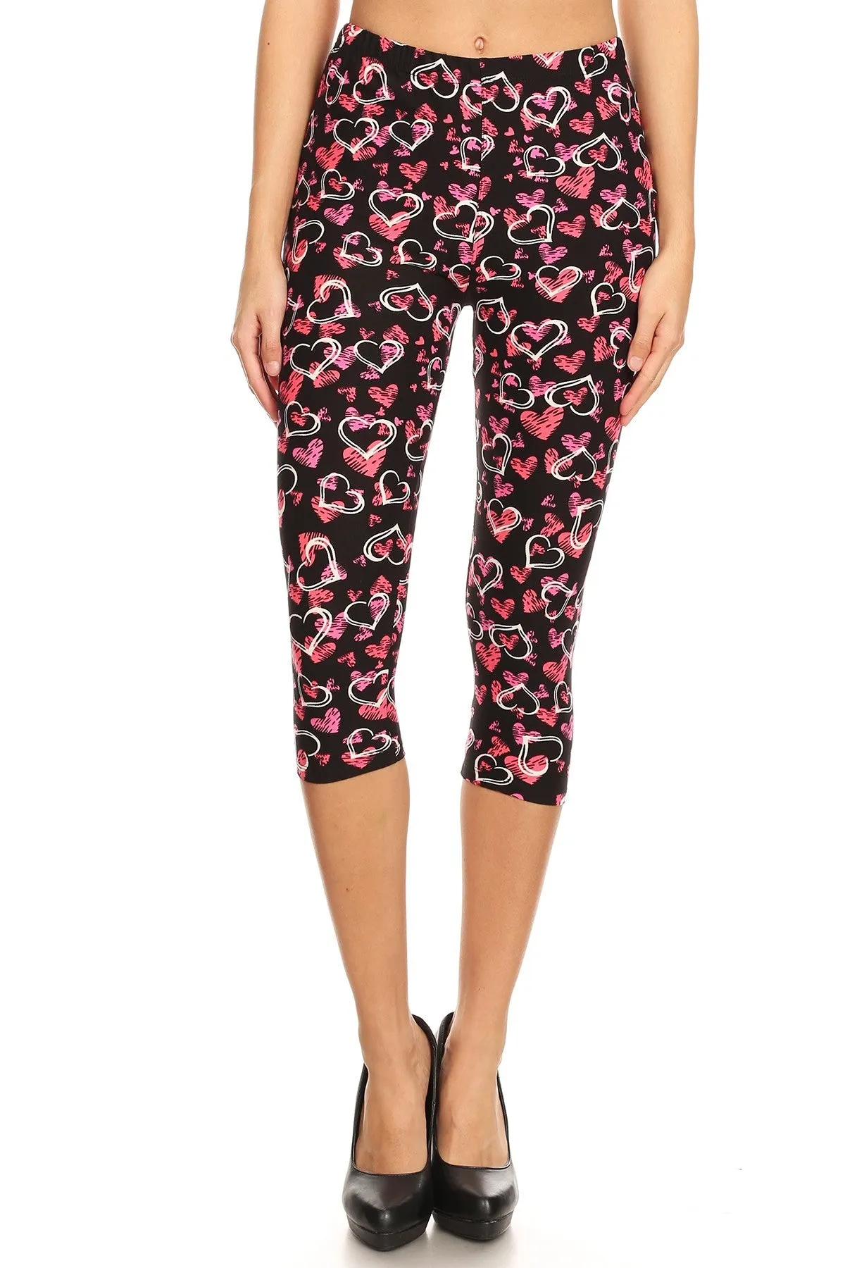 Women's Plus Outlined Hearts Printed Cropped Capri Leggings